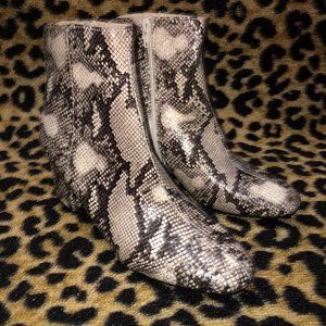 ***BRAND NEW*** Chinese Laundry faux Snakeskin Ankle Bootie size 7